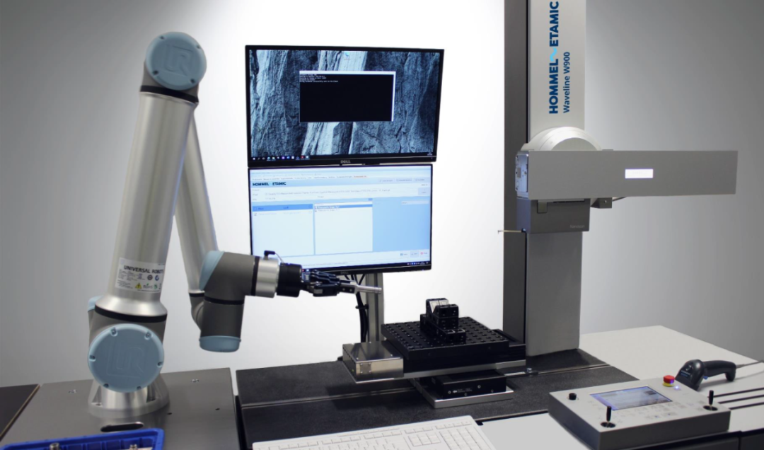 Hommel Etamic產(chǎn)品Waveline W900粗糙度輪廓儀與工業(yè)機(jī)器人結(jié)合的應(yīng)用。